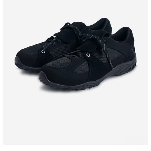 네거티브쓰리 어시메트리 스니커즈 240