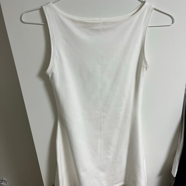 글로니 GIRLFRIEND SLEEVELESS MINI DRESS