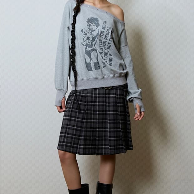 러브이즈투르 GT ONE SHOULDER SWEATSHIRY