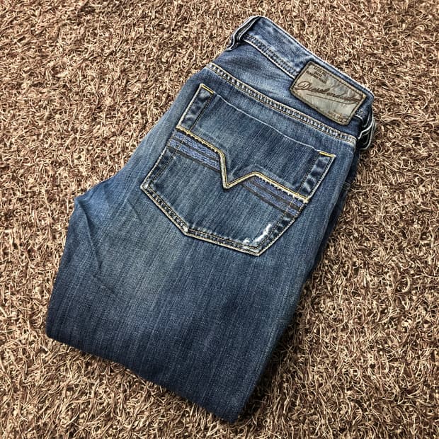 디젤 ZATINY 워싱 디스 부츠컷 데님 팬츠