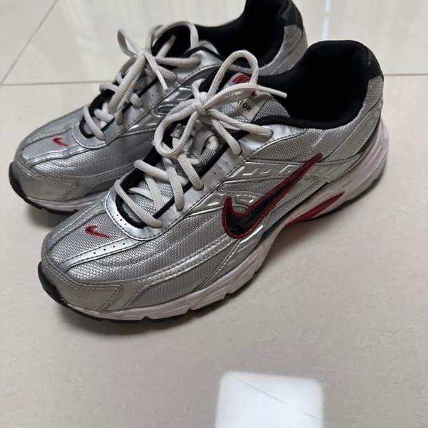 나이키 이니시에이터 255