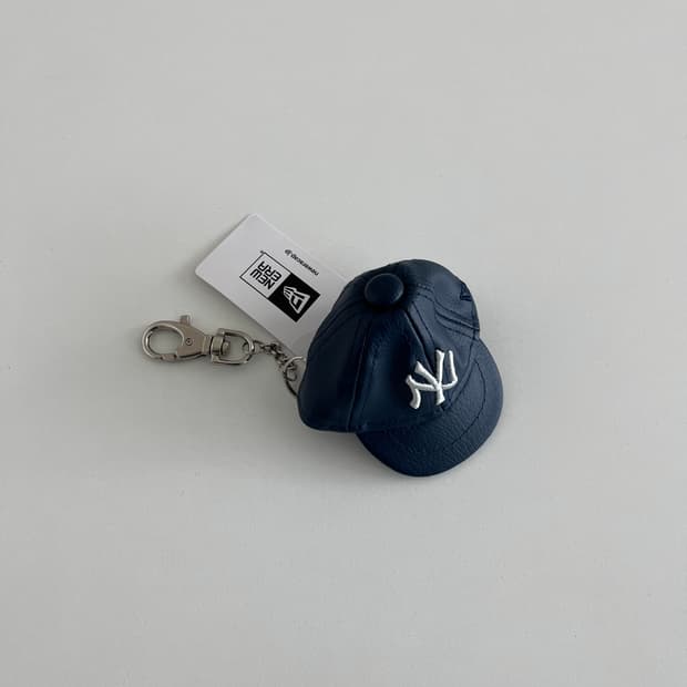 저널스탠다드 뉴에라 키링 네이비