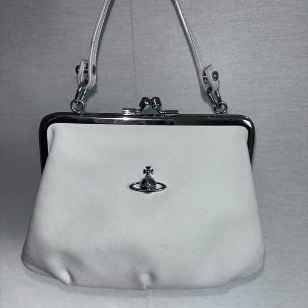 비비안웨스트우드 프레임 펄스백 복조리백 화이트