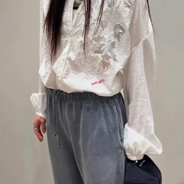 standalone 자수블라우스