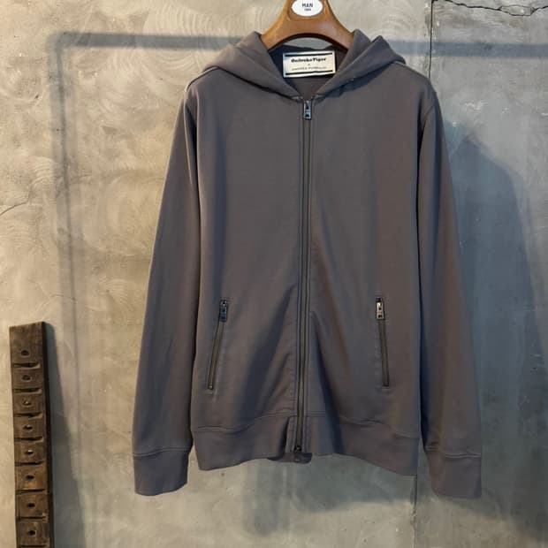 오니츠카 타이거 짚업 후드티 105