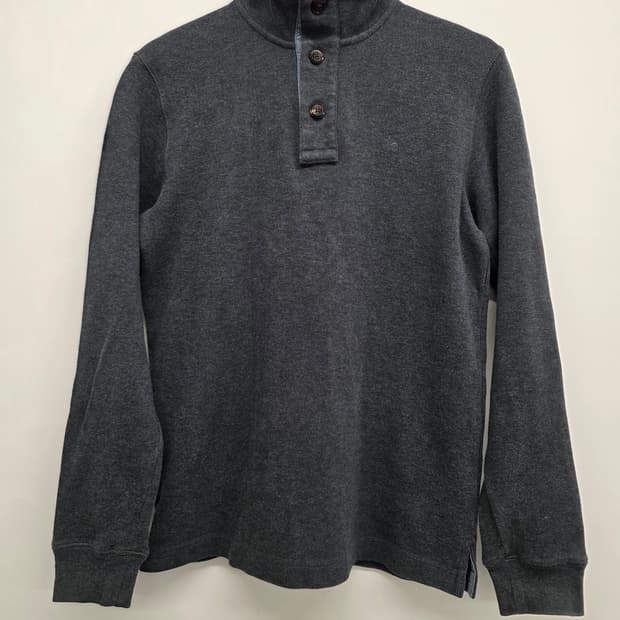 헤지스 차콜 반터틀넥 긴팔.
싸이즈 95
