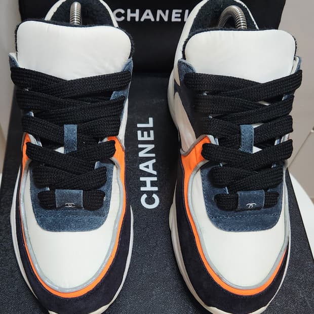 [정품] 샤넬 스니커즈 운동화 CC로고 화이트/블랙/오렌지37 새상품급 