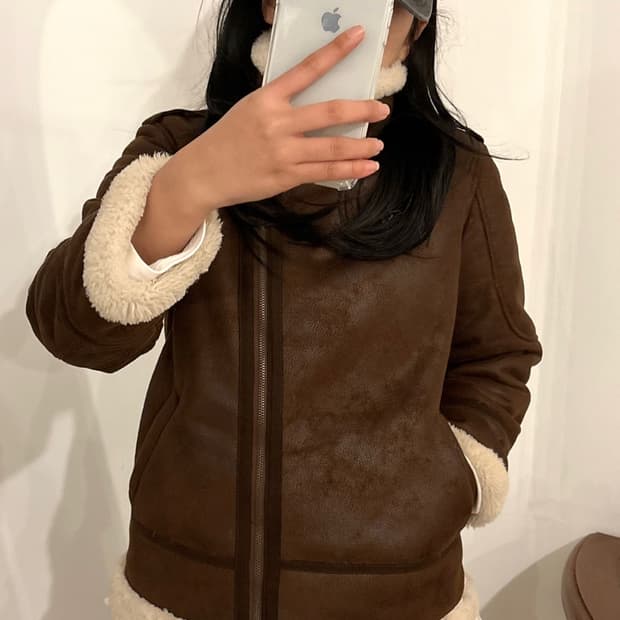 게스 브라운 무스탕