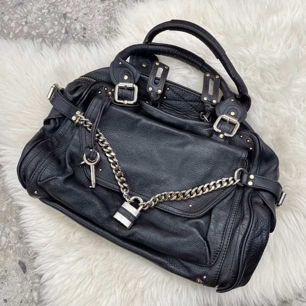 끌로에 패딩턴 락 키 체인백 