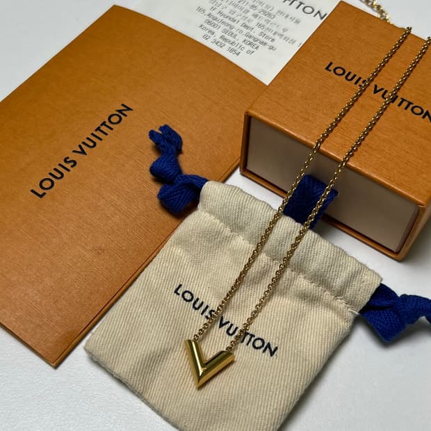 [정품] 루이비통 에센셜 V 골드 목걸이