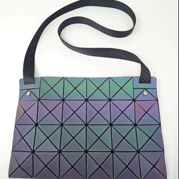 바오바오 이세이미야케 루프 매트 숄더백