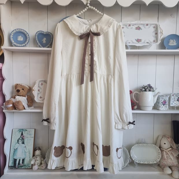 To Alice(투앨리스) 곰돌이 자수 세일러원피스