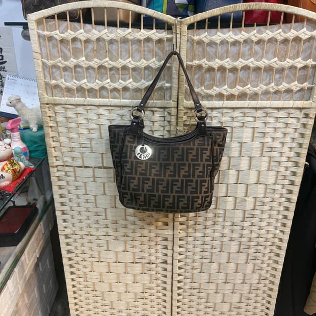 정품 펜디 주카 쇼퍼백 팝니다