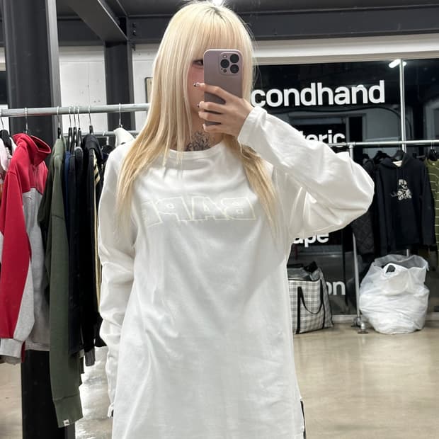 베이프 긴팔 화이트 로고 프린팅 카모 슬리브