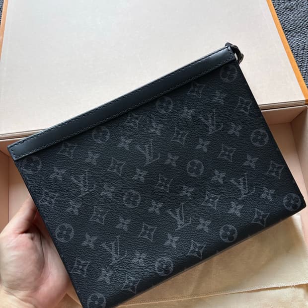 루이비통 모노그램 클러치 블랙
