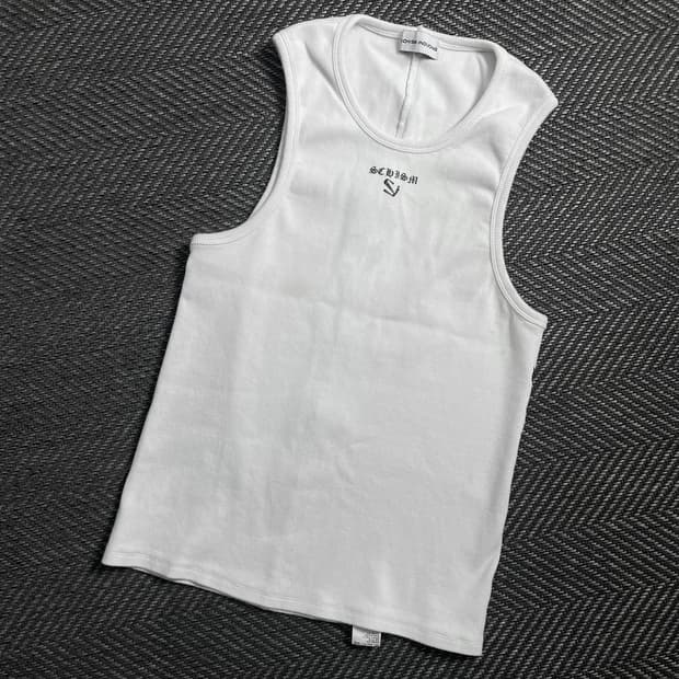 스키즘 인듀싱 로고 디테일 머슬 탑 슬리브리스 화이트y 4611