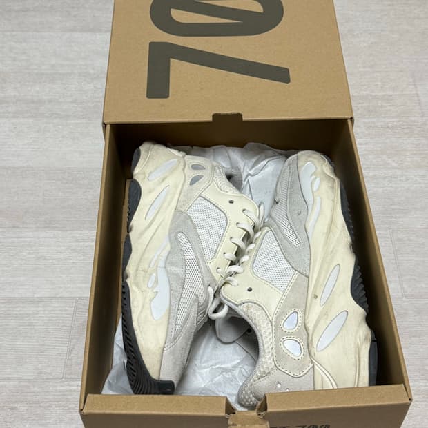 아디다스 이지 부스트 700 아날로그 265