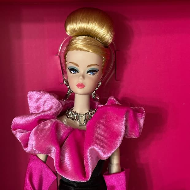 2024 이브닝 가운 실크스톤 바비인형