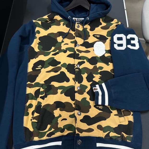 베이프 화이트사루 황계카모블루 넘버 바시티자켓