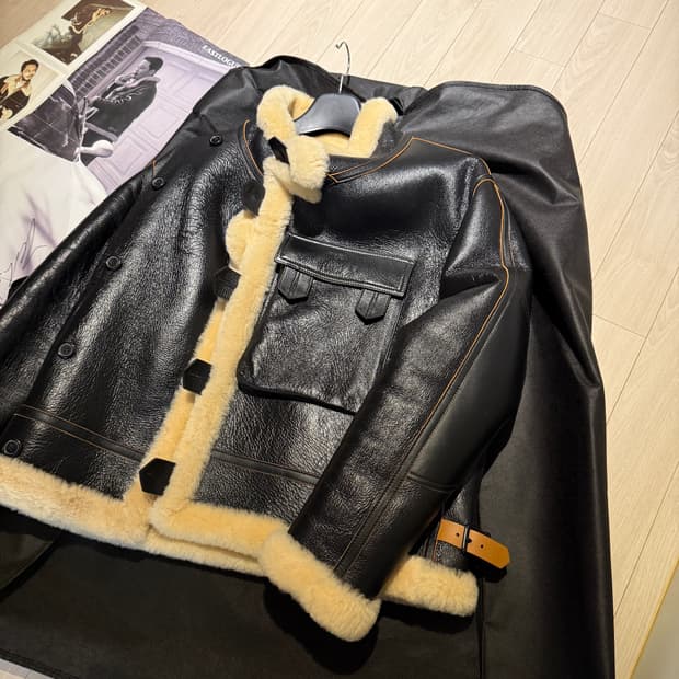 이스트로그 모터사이클 무스탕 변요한