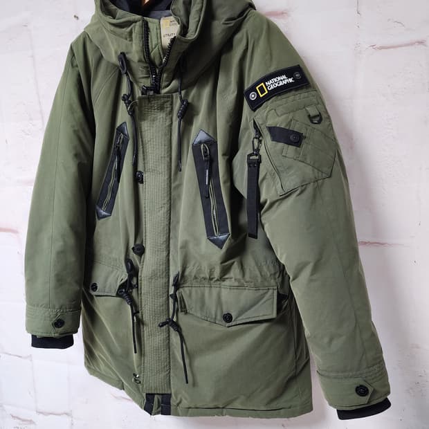 내셔널지오그래픽 
카키색 패딩 야상 점퍼