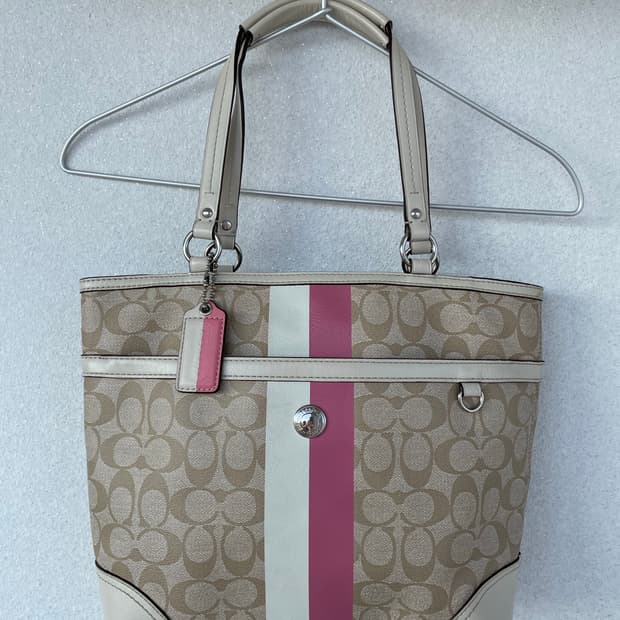 코치 시그니처 캔버스 핑크