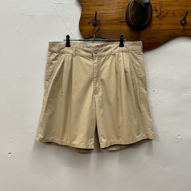 L.L.Bean Tropic Weight Two-Pleated Chino