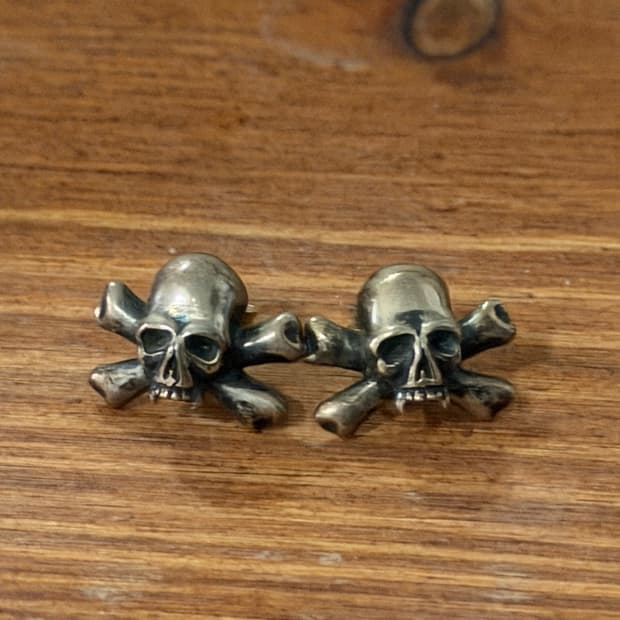 Roen 스컬 크로스본 925 실버 귀걸이 