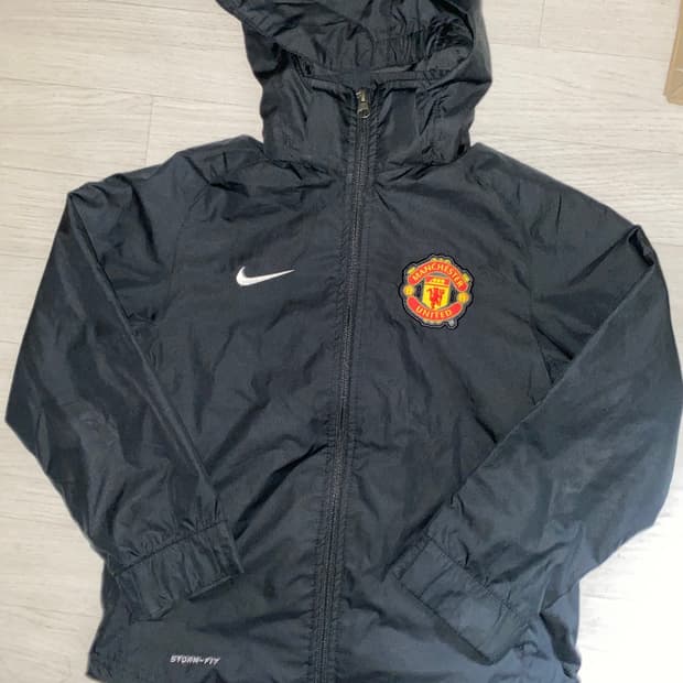 나이키 맨유 바람막이 블랙 스톰핏