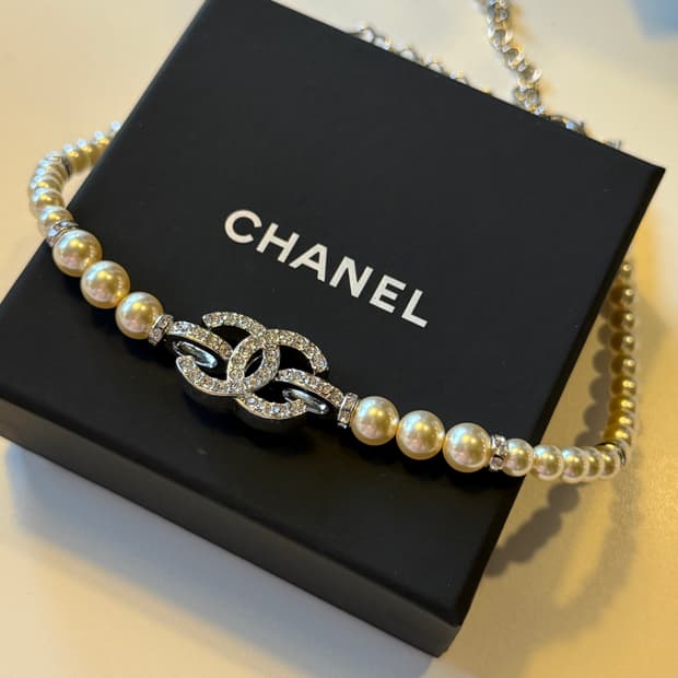Chanel 업사이클링 샤넬 CC 진주 초커 목걸이 
