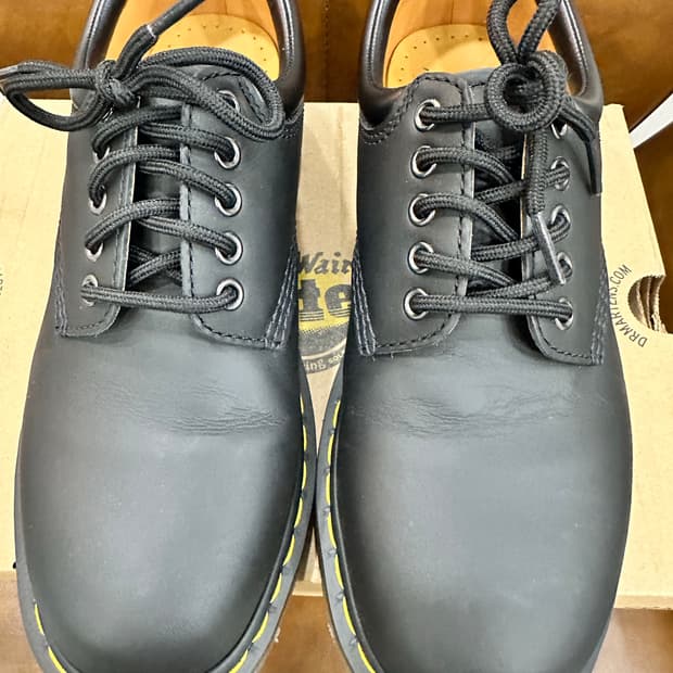 닥터마틴 8053 UK8 