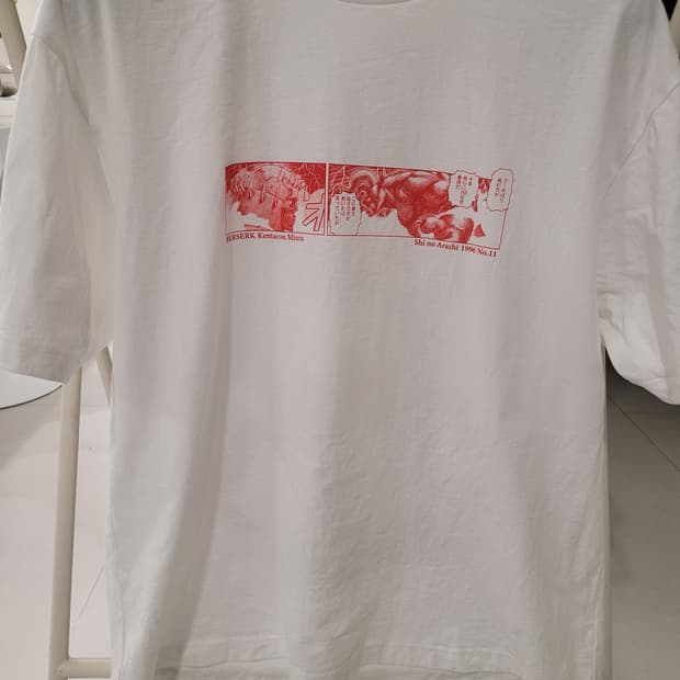 거장의 혼이 담긴 한 장" – 유니클로 x 베르세르크 UT (XXL)