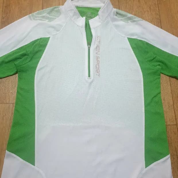 코오롱 아웃도어 반집업 95 사이즈입니다