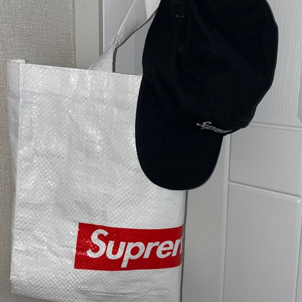 Supreme 모자