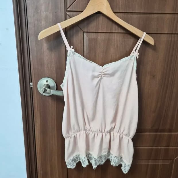 핑크 리본 레이스 슬리브리스