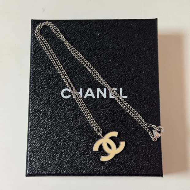 샤넬 cc로고 아이보리 목걸이