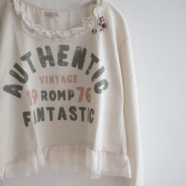  Vintage authentic frill top