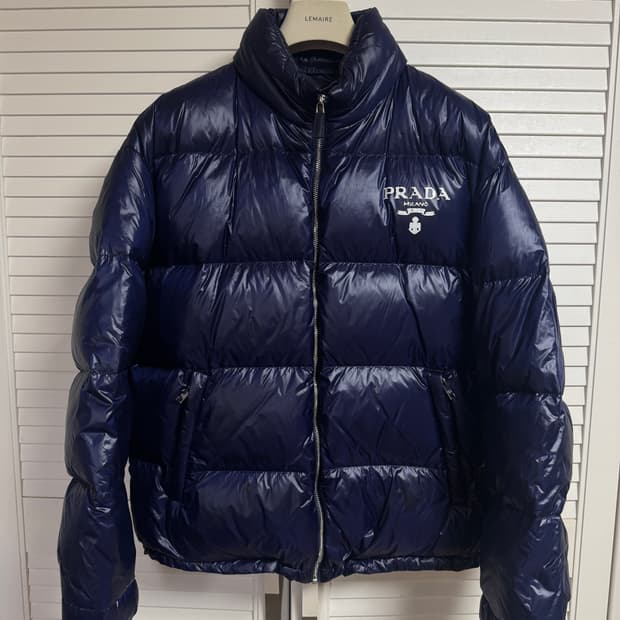 24년 구입 프라다 로고 패딩 세미 오버 M