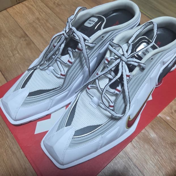 마틴로즈 샥스 화이트 앤 바시티레드