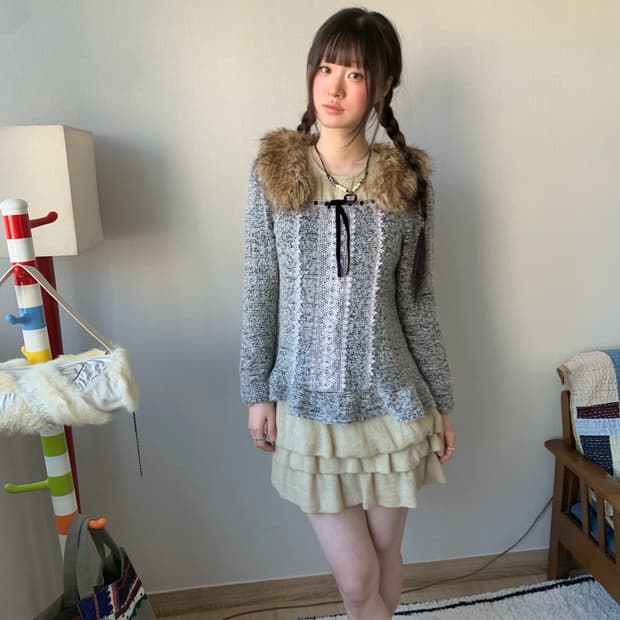 axes femme, fur blouse