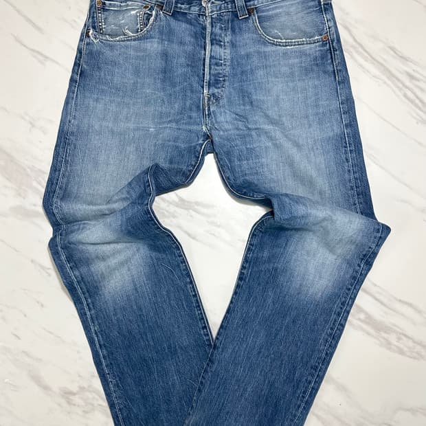 00s Levi’s 501 straight fit size W33/L32