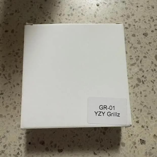 칸예 이지 GR-01 그릴즈 실버