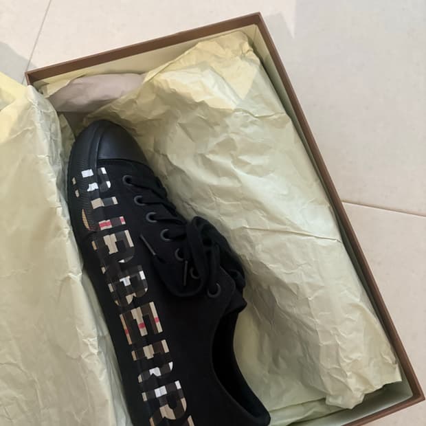 버버리 스니커즈 검은색