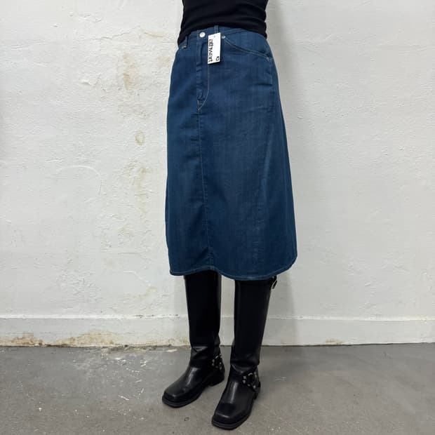 리바이스 엔지니어드 진(Levi's) 라이트블루 워시드 데님 스커트