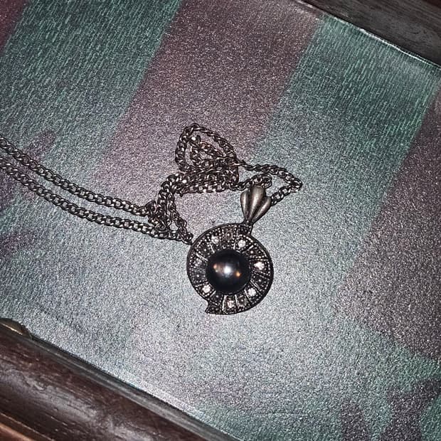 Vintage black pearl necklace
