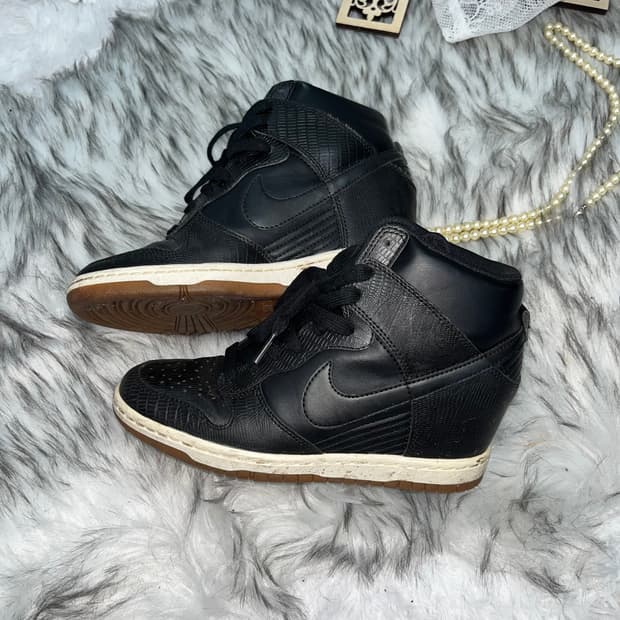 Nike 웨지힐 스니커즈