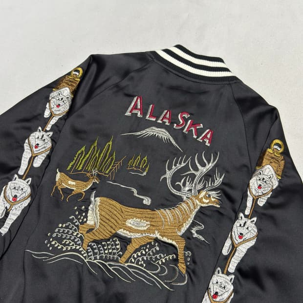 M 더 매드니스 알래스카 오리앤탈 자수 스카쟌