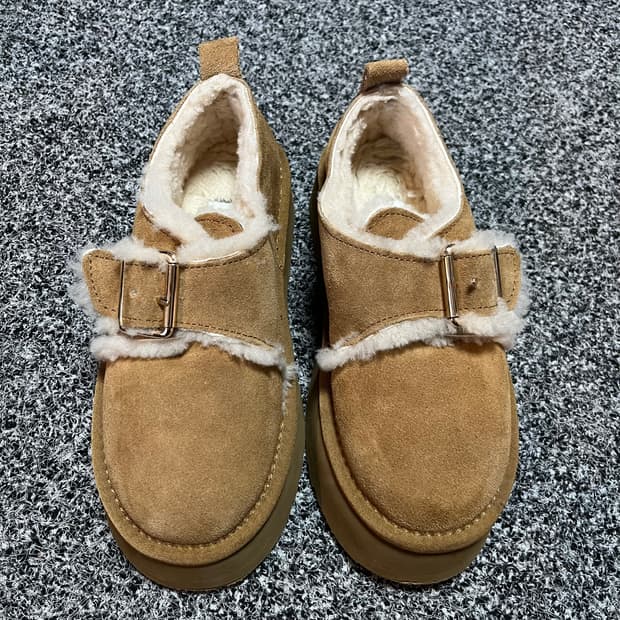 MAC MOC 마크모크 스웨이드 양털 버클 단화 230