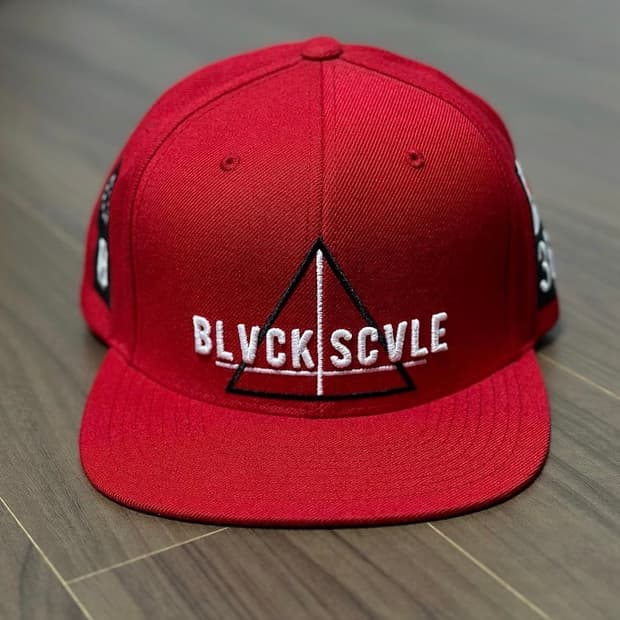 블랙스케일 레드 스냅백