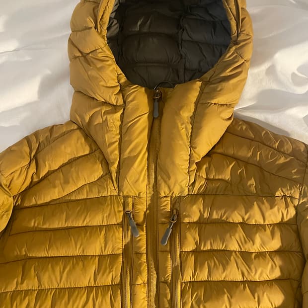 르아르 에센셜 후디드 라이트 패딩 자켓 머스타드 M